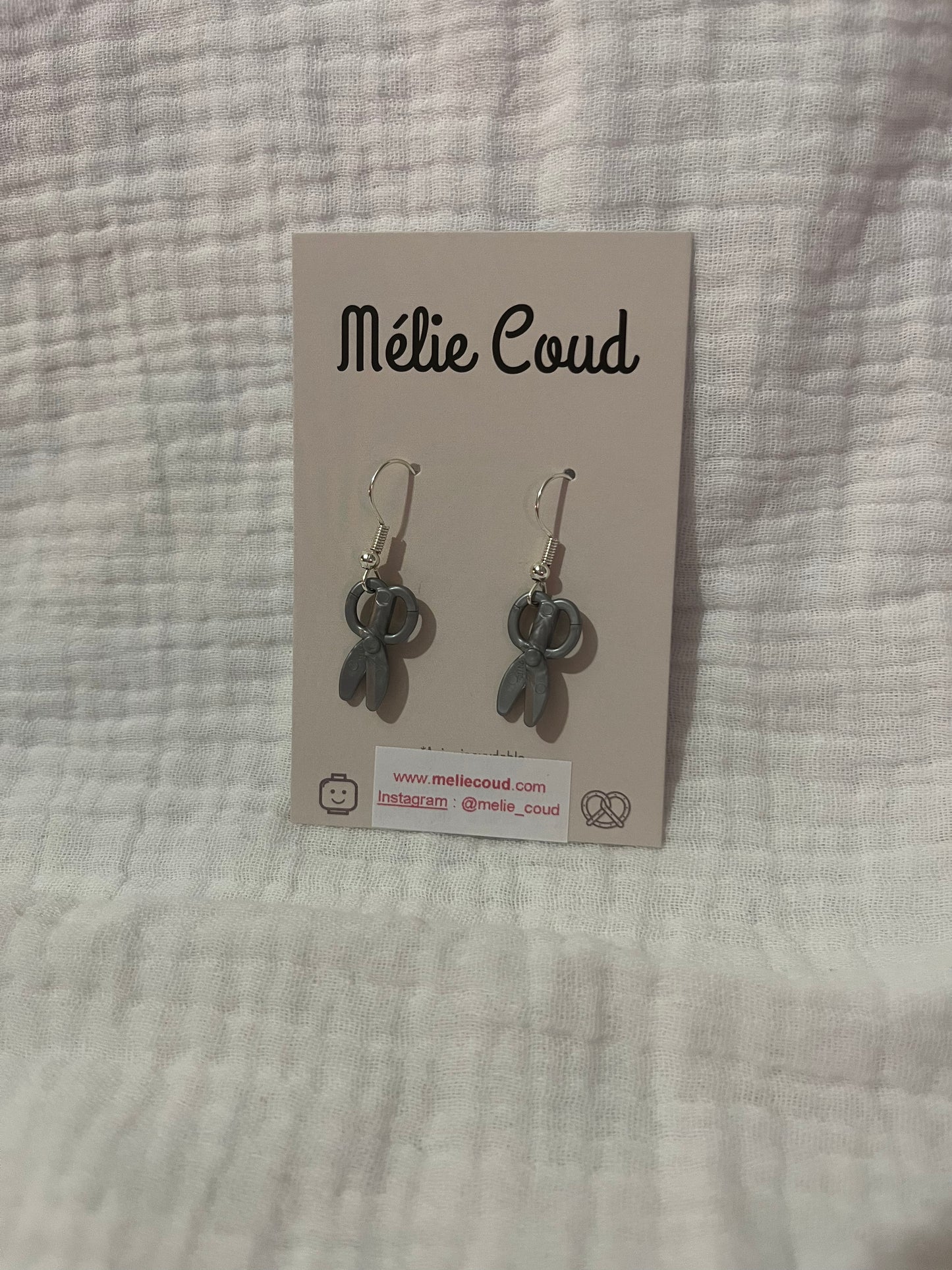 Boucles d’oreilles ciseaux